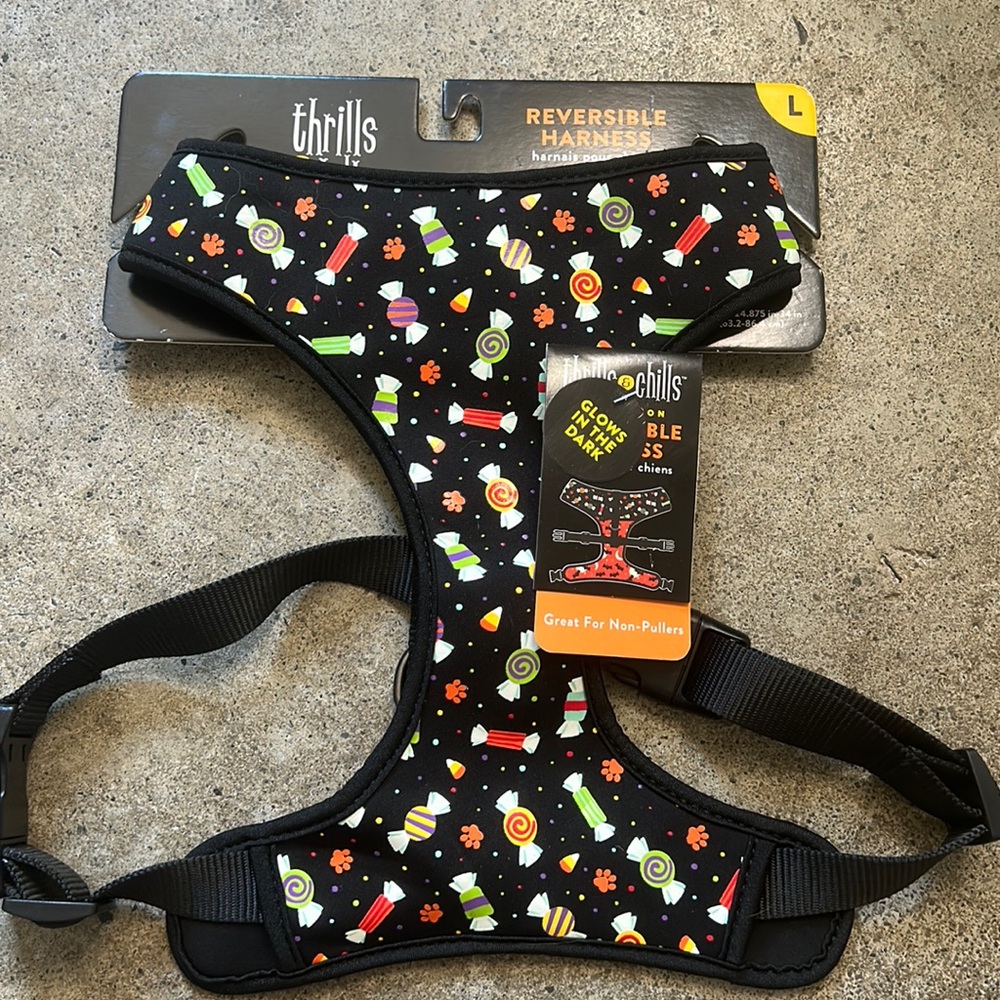 NEW Thrills & Chills Reversible Glow in the Dark Halloween Harness Bats Candy